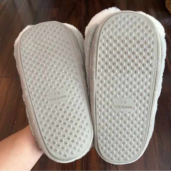 Bunny slippers - Picture 3 of 3